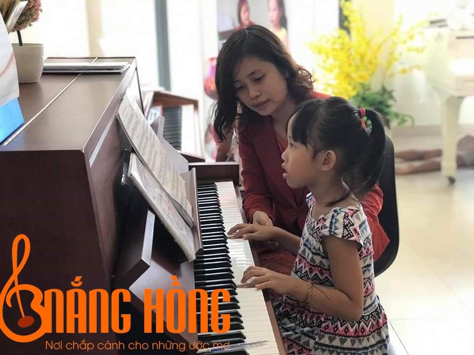 Học piano có phù hợp với trẻ em không