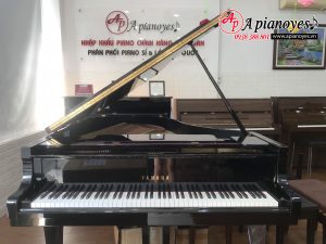 Grand piano YAMAHA G3