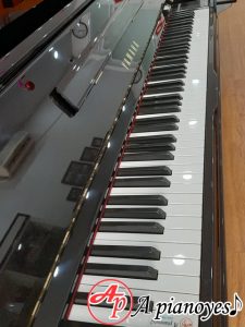 piano YAMAHA U30A