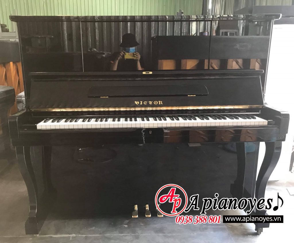 Piano Victor V107B